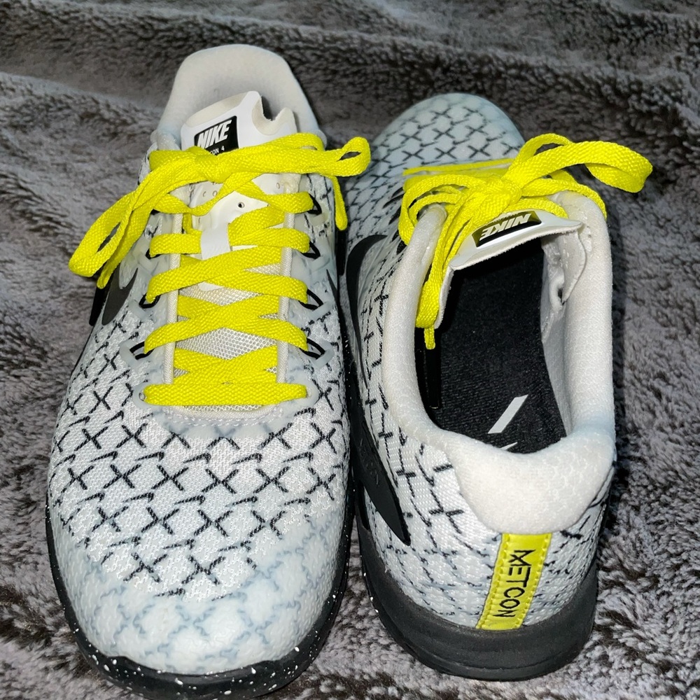 BRAND NEW NIKE METCON 4